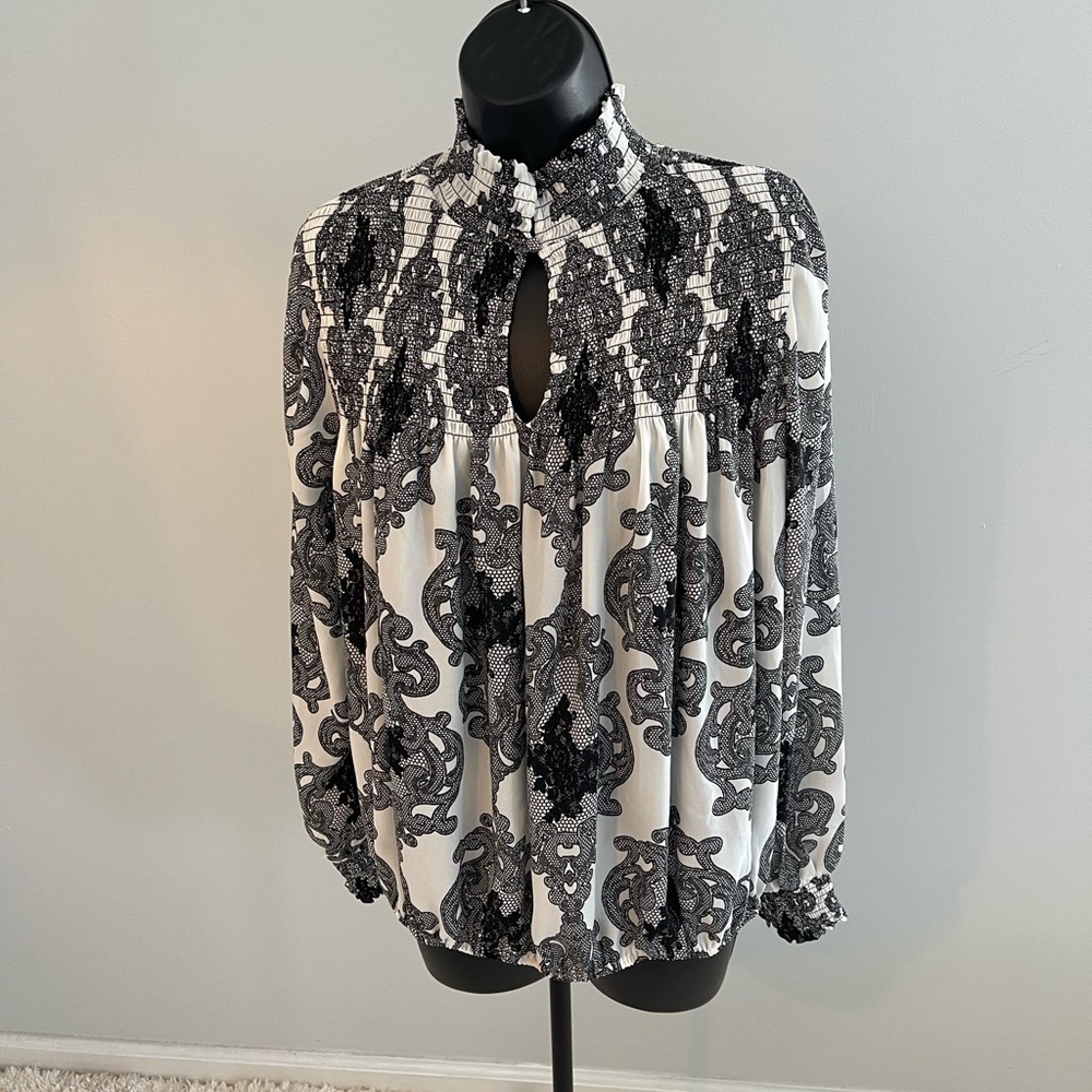EVA LONGORIA BLACK AND WHITE SMOCKED BLOUSE